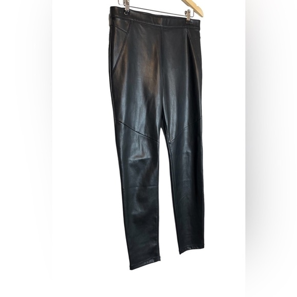 Free People Faux Leather Pants Size 30 Skinny Pull On Black Spitfire Shiny EUC - Picture 3 of 8